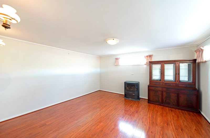 Photo - 9 Bage Place, Mawson ACT 2607 - Image 6