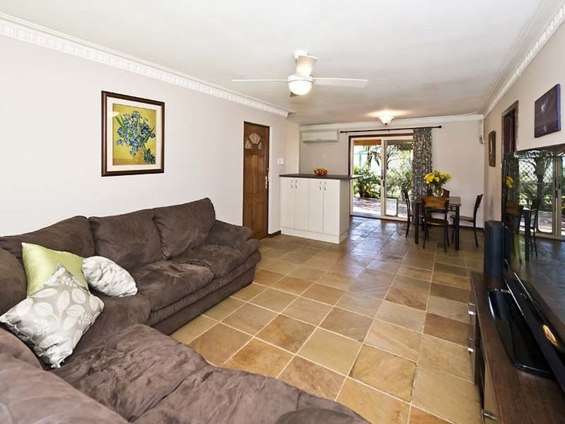 Photo - 9 Balaka Way, Queens Park WA 6107 - Image 3