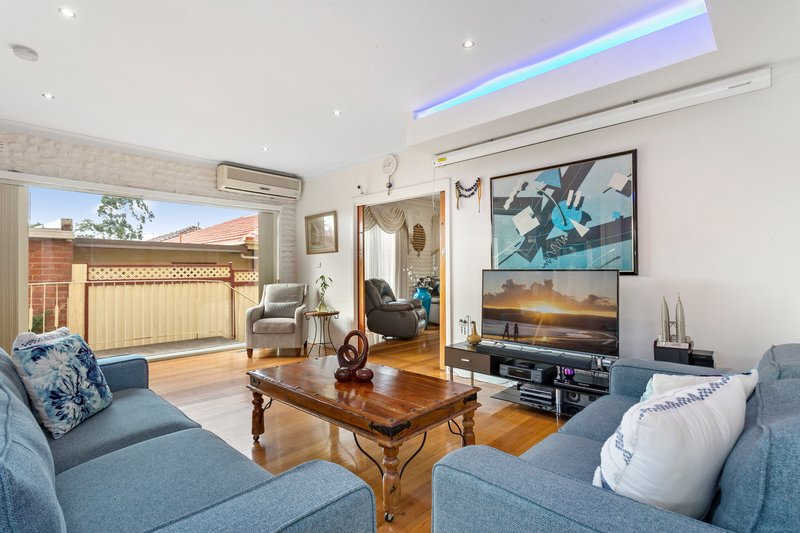 Photo - 9 Balmain Court, Lalor VIC 3075 - Image 3