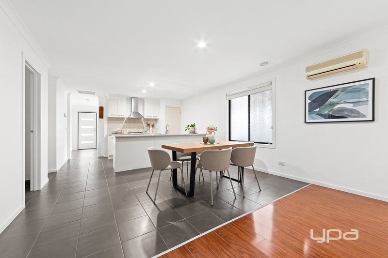 Photo - 9 Bamburgh Street, Derrimut VIC 3026 - Image 5