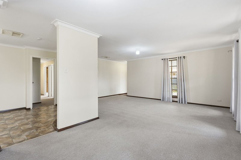 Photo - 9 Banner Place, Lesmurdie WA 6076 - Image 6