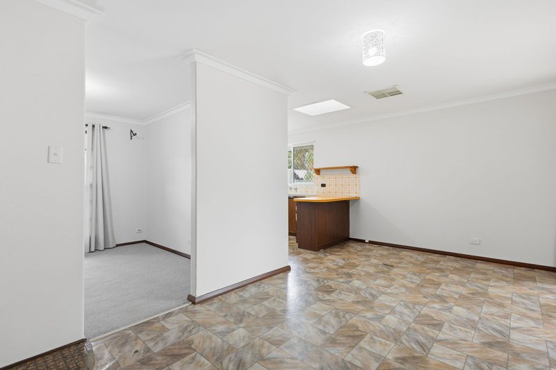 Photo - 9 Banner Place, Lesmurdie WA 6076 - Image 12