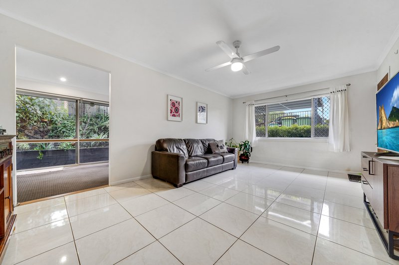 Photo - 9 Barbaralla Drive, Springwood QLD 4127 - Image 3