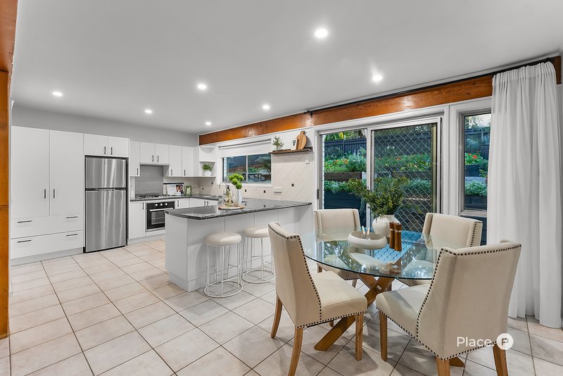 Photo - 9 Barber Road, Ferny Hills QLD 4055 - Image 4