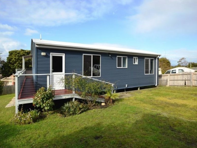 9 Barnett Crescent, Bridport TAS 7262