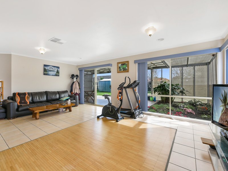 Photo - 9 Baronessa Avenue, Narre Warren South VIC 3805 - Image 3