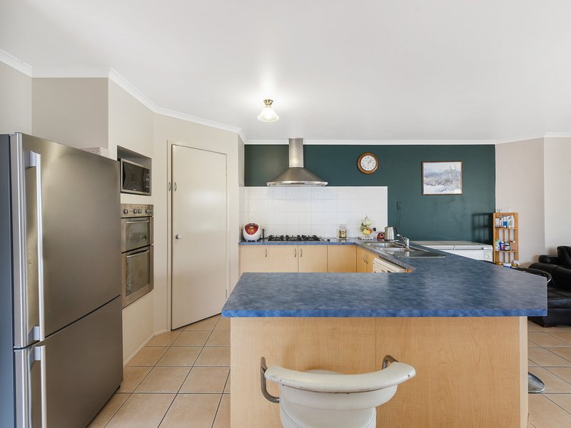 Photo - 9 Baronessa Avenue, Narre Warren South VIC 3805 - Image 4