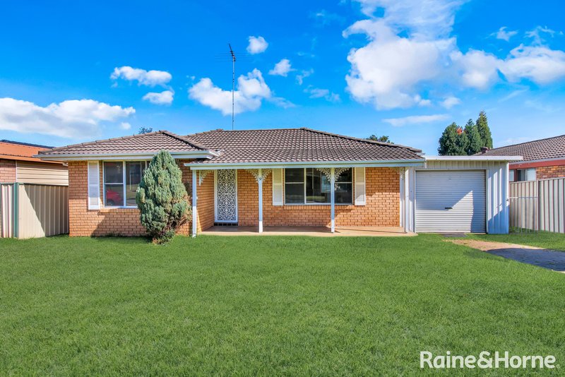 9 Barrallier Way, St Clair NSW 2759