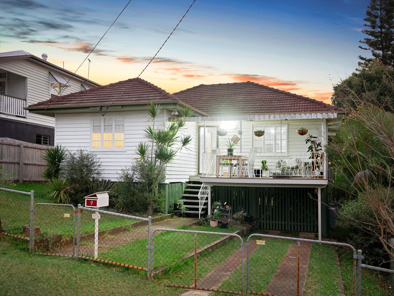 9 Barton Street, Holland Park West QLD 4121