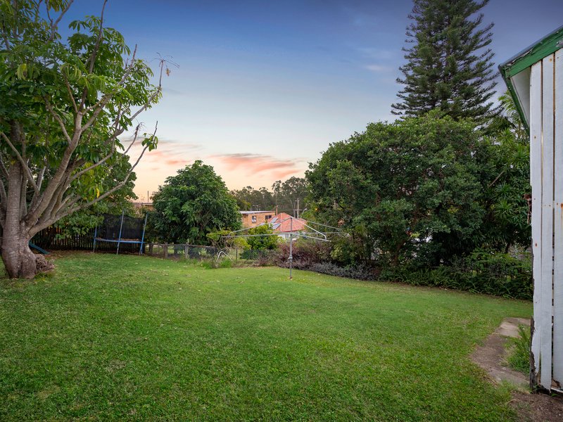 Photo - 9 Barton Street, Holland Park West QLD 4121 - Image 2