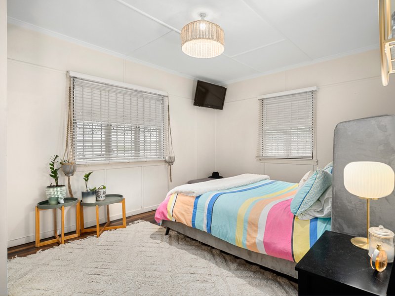 Photo - 9 Barton Street, Holland Park West QLD 4121 - Image 11