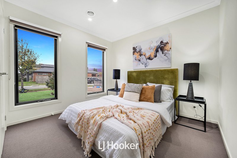 Photo - 9 Barwon Street, Clyde North VIC 3978 - Image 5