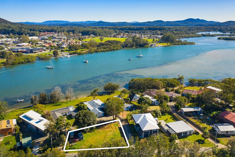 9 Bay Street, Dunbogan NSW 2443