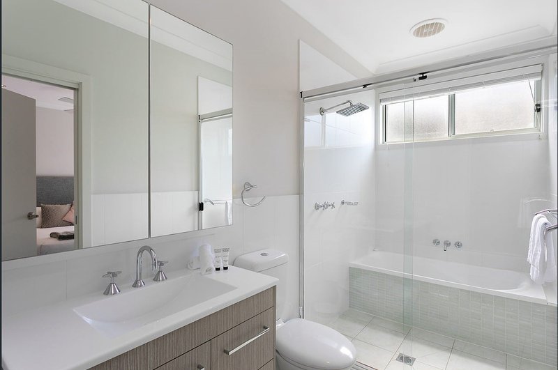 Photo - 9 Beachside Drive, Caves Beach NSW 2281 - Image 7