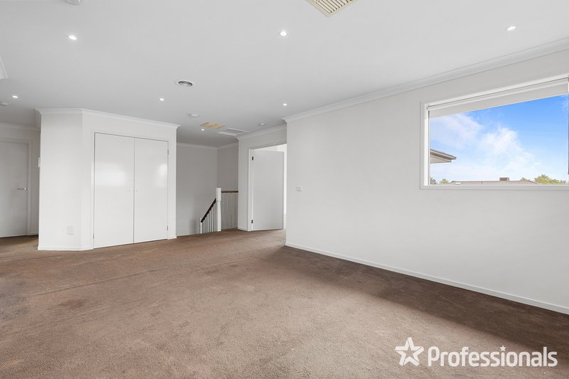 Photo - 9 Beauchamp Way, Cranbourne East VIC 3977 - Image 8