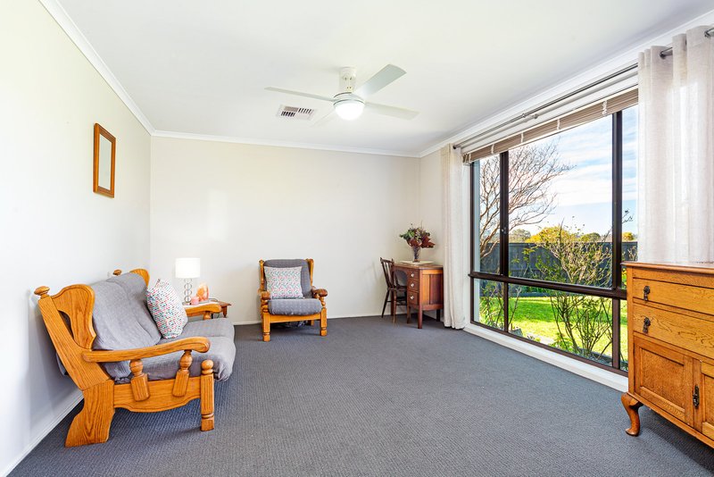 Photo - 9 Beaumaris Avenue, Castle Hill NSW 2154 - Image 6