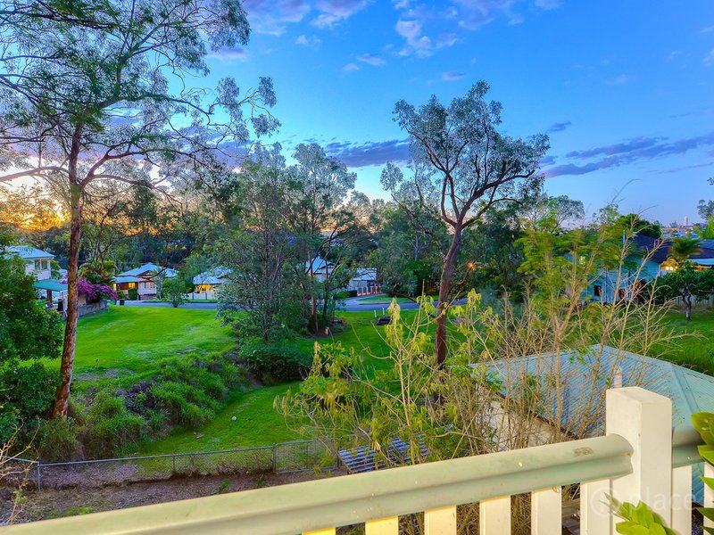 Photo - 9 Bellhurst Outlook, Tarragindi QLD 4121 - Image 8