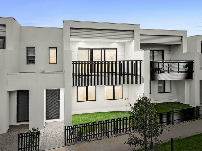 Photo - 9 Billop Walk, Werribee VIC 3030 - Image 1