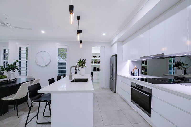 Photo - 9 Binnacle Close, Raby Bay QLD 4163 - Image 4