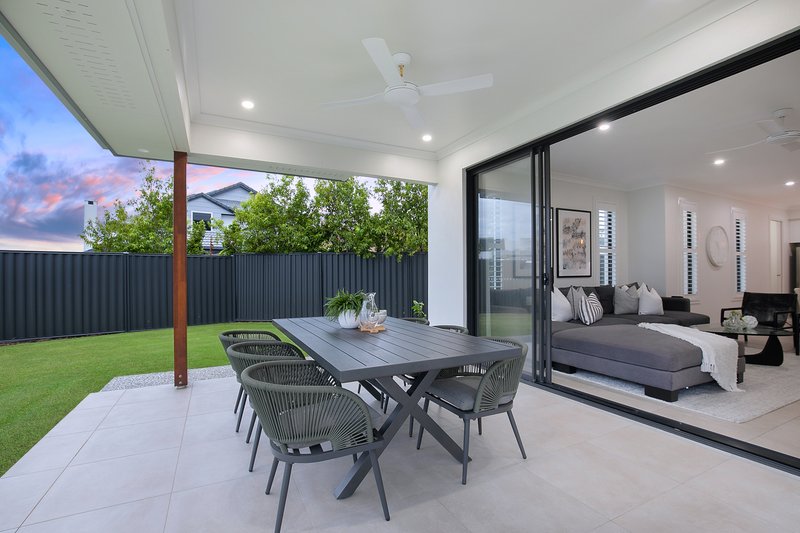 Photo - 9 Binnacle Close, Raby Bay QLD 4163 - Image 9
