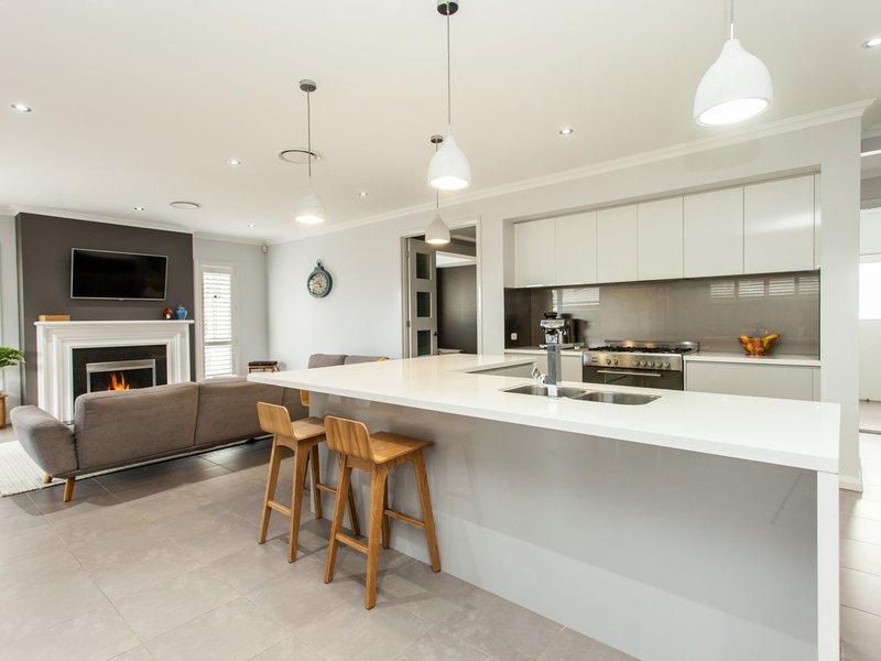 Photo - 9 Birkdale Blvd , Cessnock NSW 2325 - Image 2