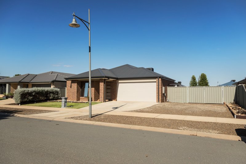 Photo - 9 Birkdale Square, Tatura VIC 3616 - Image 2