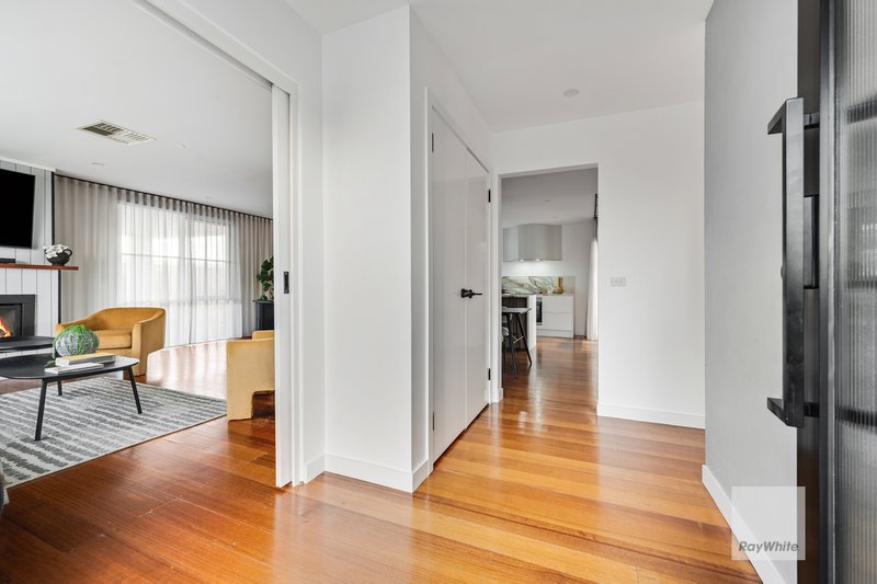 Photo - 9 Bladen Place, Gladstone Park VIC 3043 - Image 4