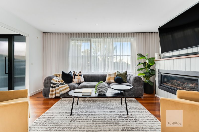 Photo - 9 Bladen Place, Gladstone Park VIC 3043 - Image 6