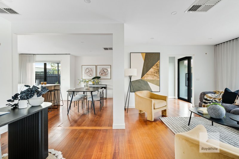 Photo - 9 Bladen Place, Gladstone Park VIC 3043 - Image 8