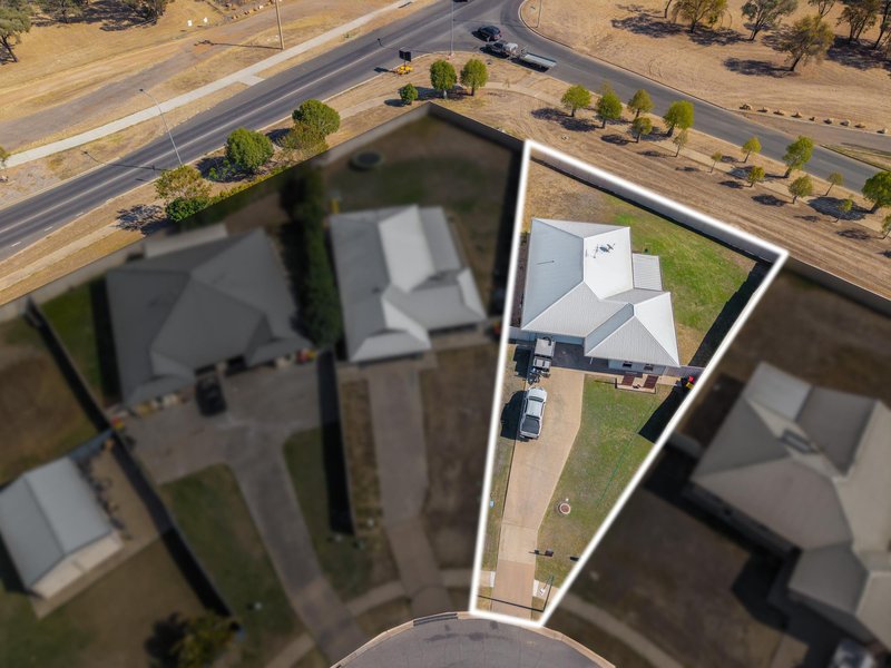Photo - 9 Blue Gums Drive, Emerald QLD 4720 - Image 2