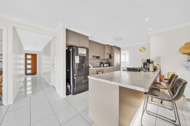 Photo - 9 Blue Gums Drive, Emerald QLD 4720 - Image 4