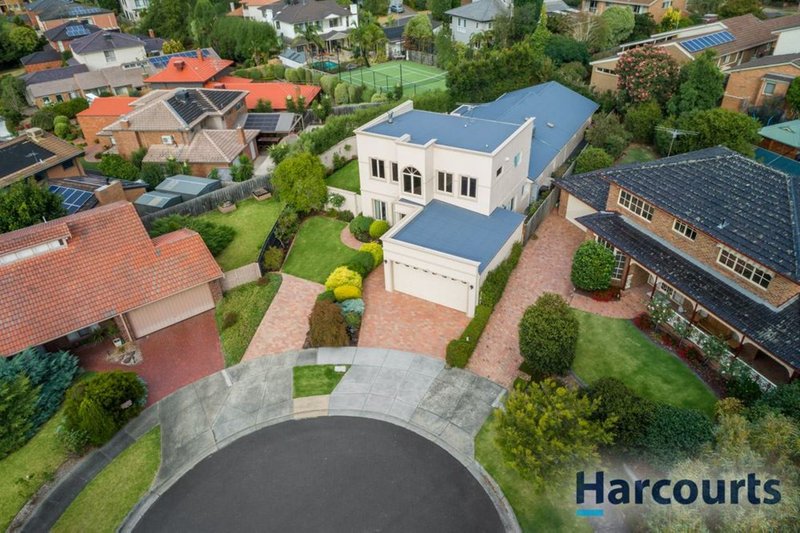 Photo - 9 Blue Hills Close, Wantirna VIC 3152 - Image 2