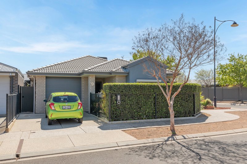Photo - 9 Blue Lake Drive, Blakeview SA 5114 - Image 2