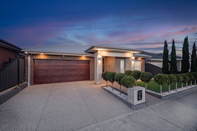 Photo - 9 Boardwalk Rise, Craigieburn VIC 3064 - Image 2