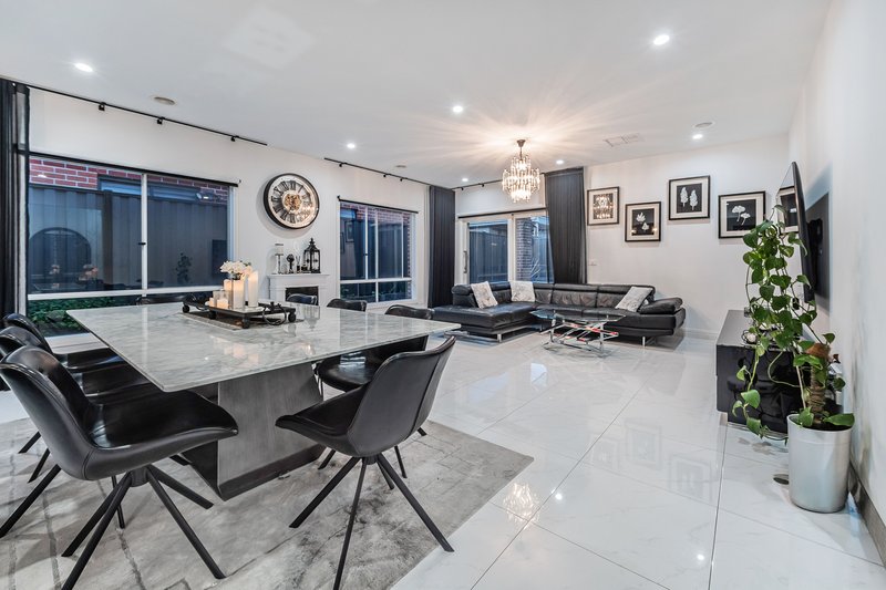 Photo - 9 Boardwalk Rise, Craigieburn VIC 3064 - Image 12