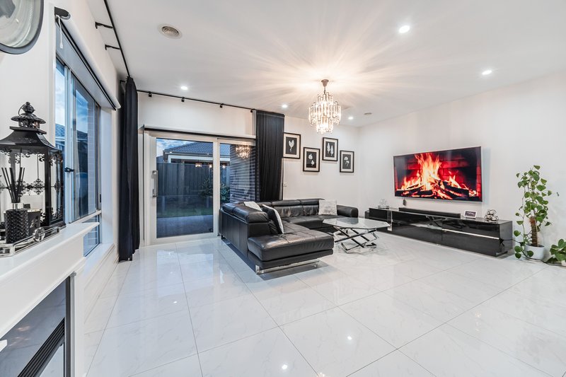 Photo - 9 Boardwalk Rise, Craigieburn VIC 3064 - Image 14