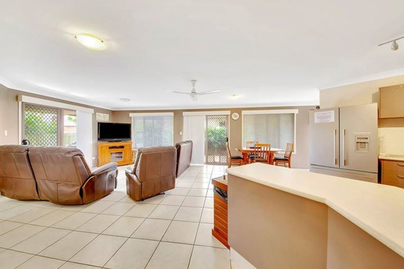 Photo - 9 Booth Court, Cooee Bay QLD 4703 - Image 8