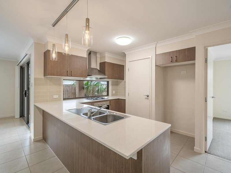 Photo - 9 Borbidge Street, North Lakes QLD 4509 - Image 2