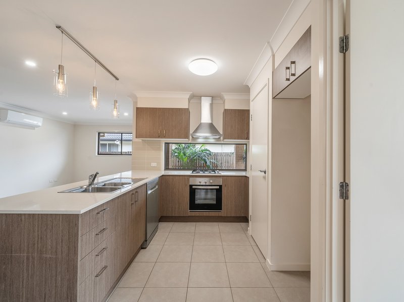 Photo - 9 Borbidge Street, North Lakes QLD 4509 - Image 3