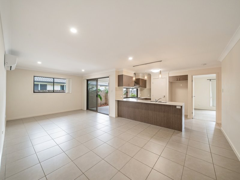Photo - 9 Borbidge Street, North Lakes QLD 4509 - Image 4