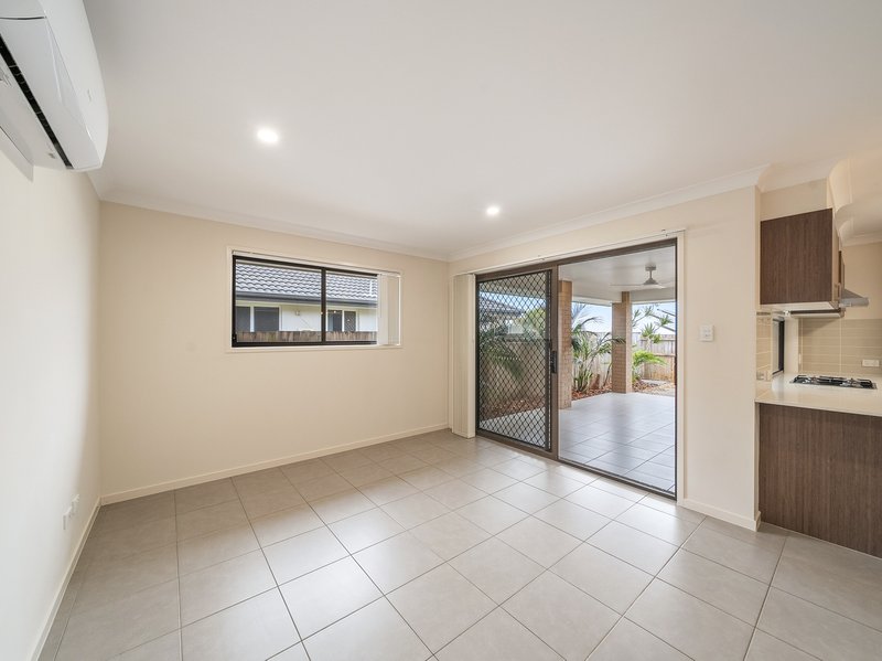 Photo - 9 Borbidge Street, North Lakes QLD 4509 - Image 5