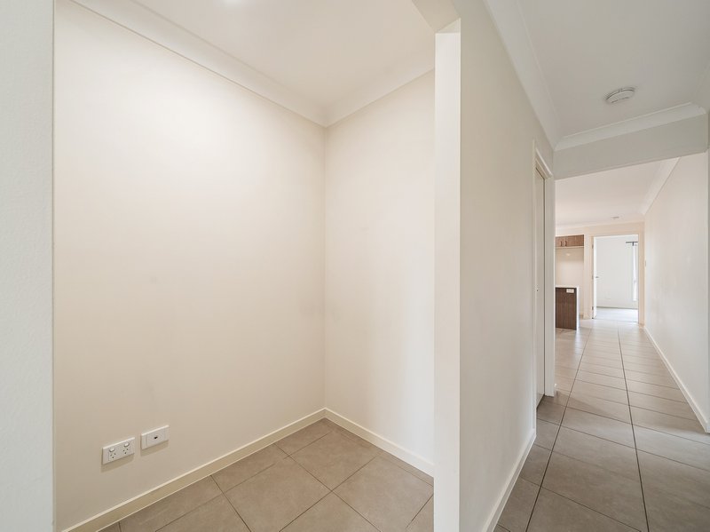 Photo - 9 Borbidge Street, North Lakes QLD 4509 - Image 16