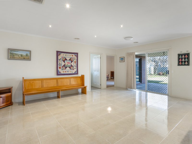 Photo - 9 Boston Court, Wangaratta VIC 3677 - Image 5