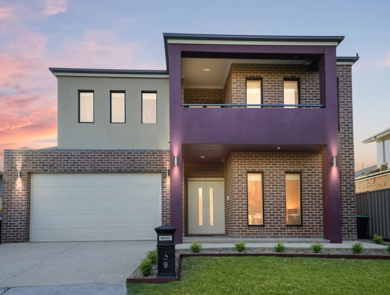 Photo - 9 Braeside Walk, Caroline Springs VIC 3023 - Image 2