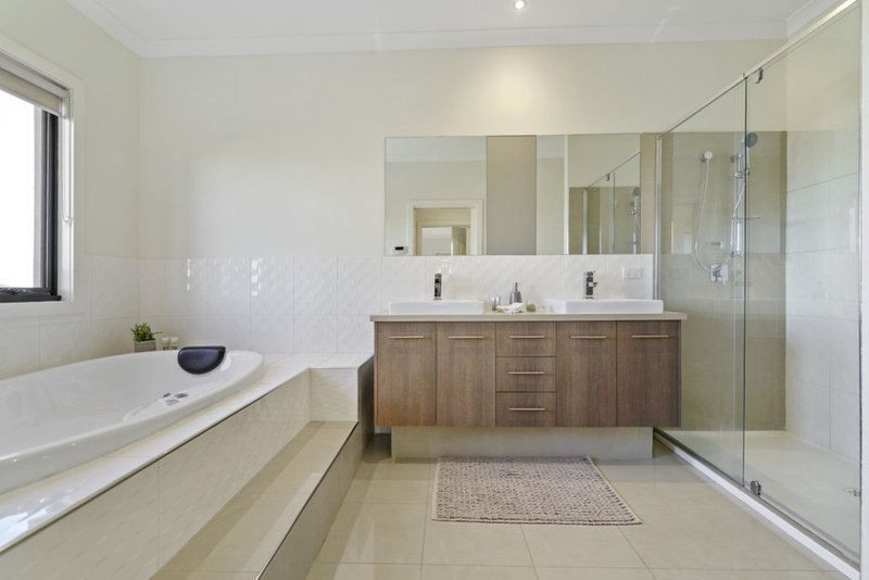 Photo - 9 Braeside Walk, Caroline Springs VIC 3023 - Image 13