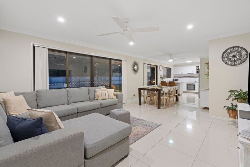 Photo - 9 Bramley Court, Mount Warren Park QLD 4207 - Image 4