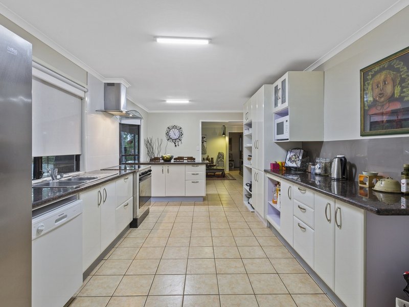 Photo - 9 Branch Creek Road, Clear Mountain QLD 4500 - Image 3