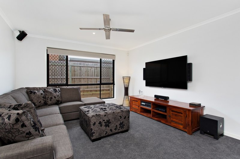 Photo - 9 Braxlaw Crescent, Dakabin QLD 4503 - Image 4