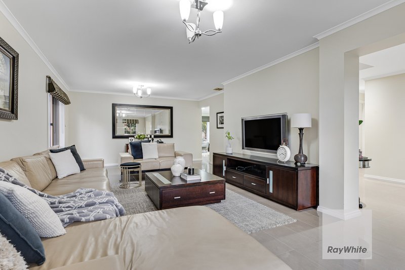 Photo - 9 Brechin Court, Greenvale VIC 3059 - Image 5