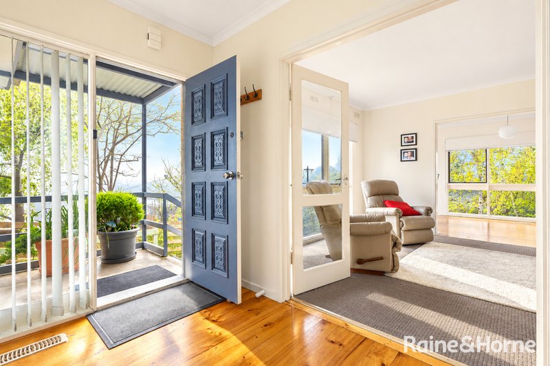 Photo - 9 Brian Road, Woodend VIC 3442 - Image 4